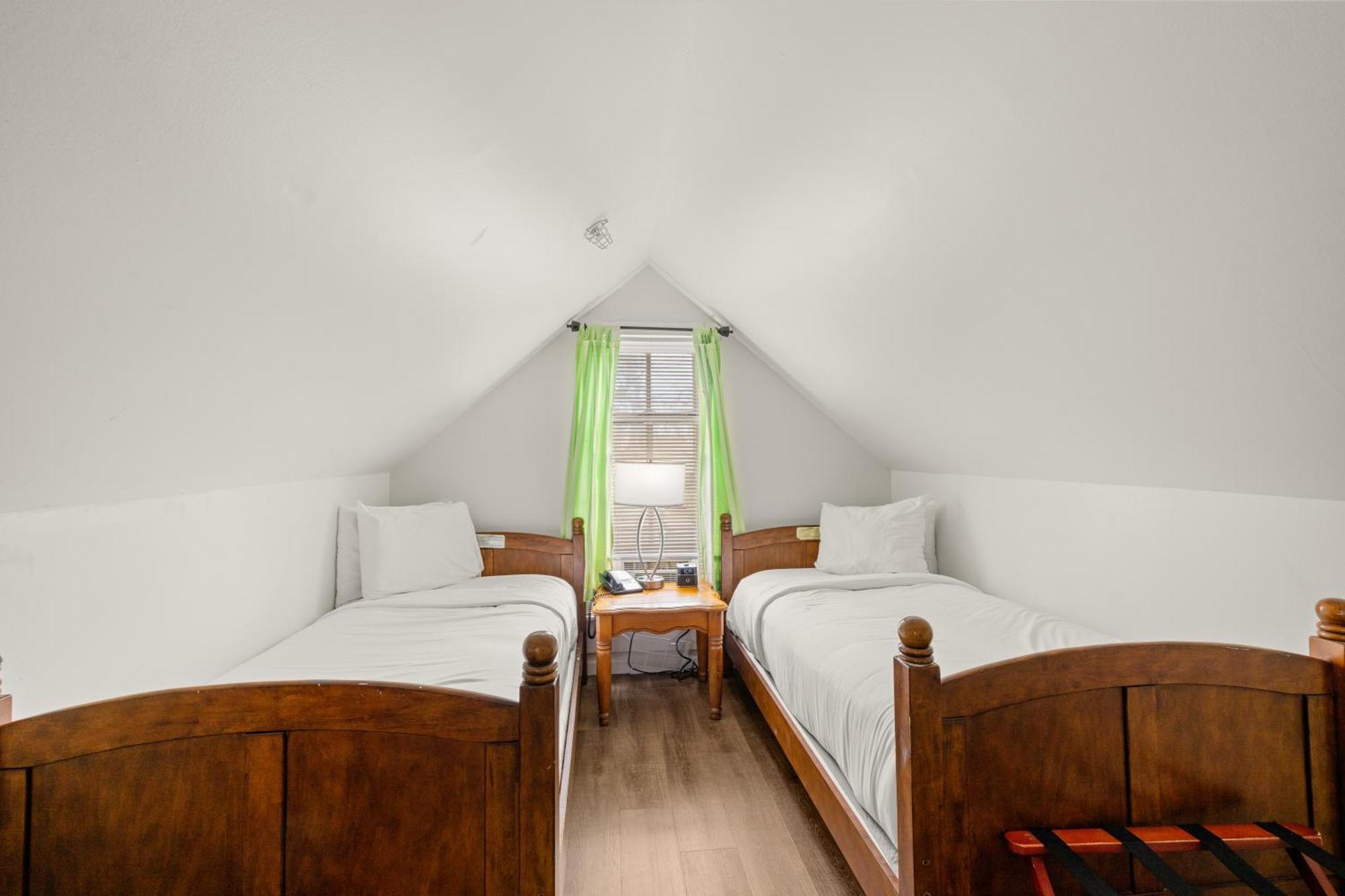 Coombs Inn & Suites أبالاتشيكولا المظهر الخارجي الصورة
