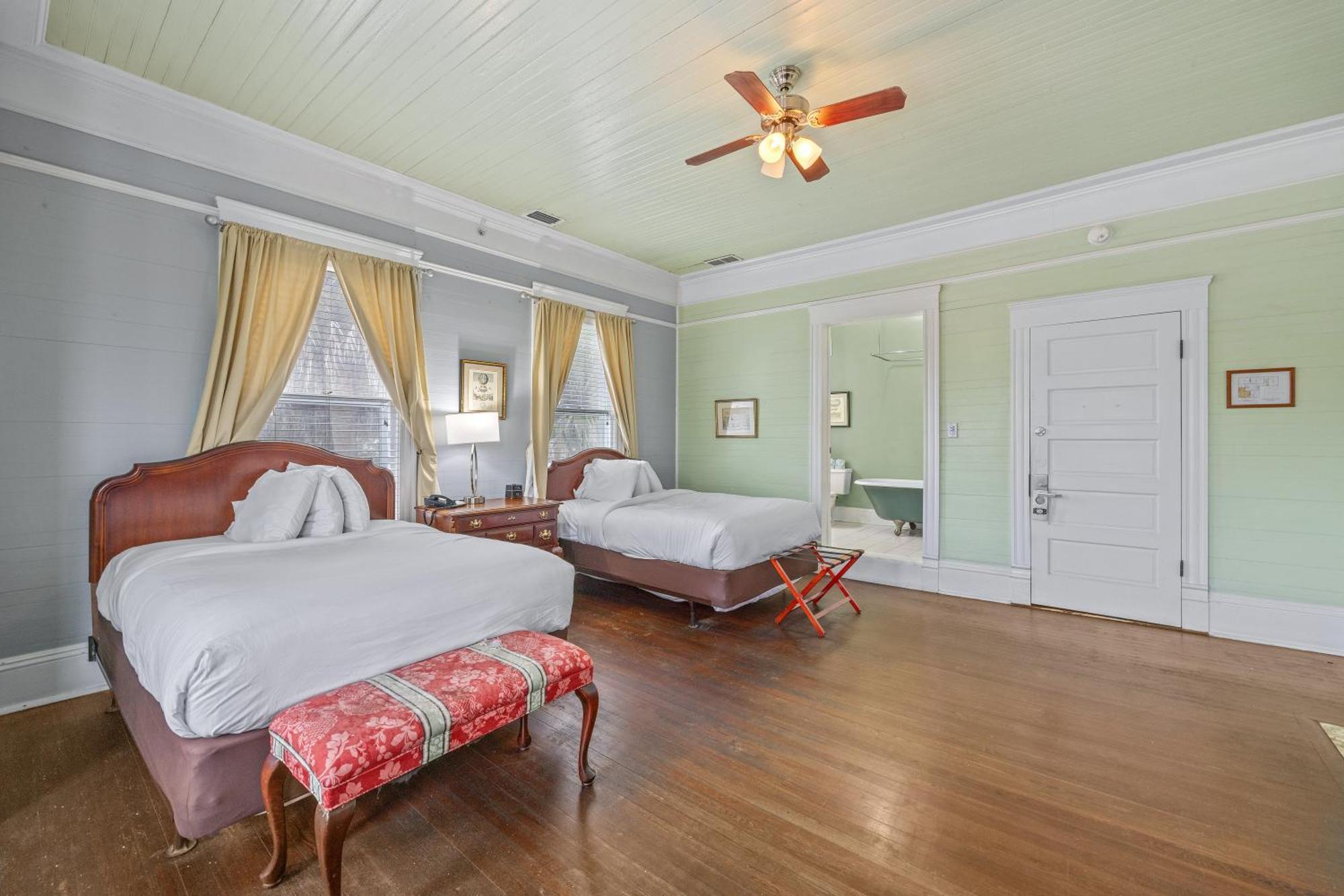 Coombs Inn & Suites أبالاتشيكولا المظهر الخارجي الصورة