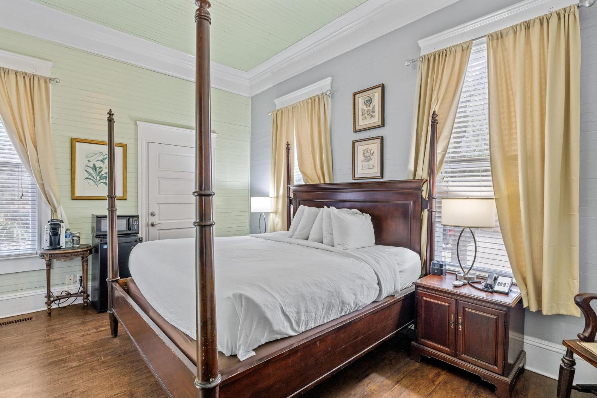 Coombs Inn & Suites أبالاتشيكولا المظهر الخارجي الصورة
